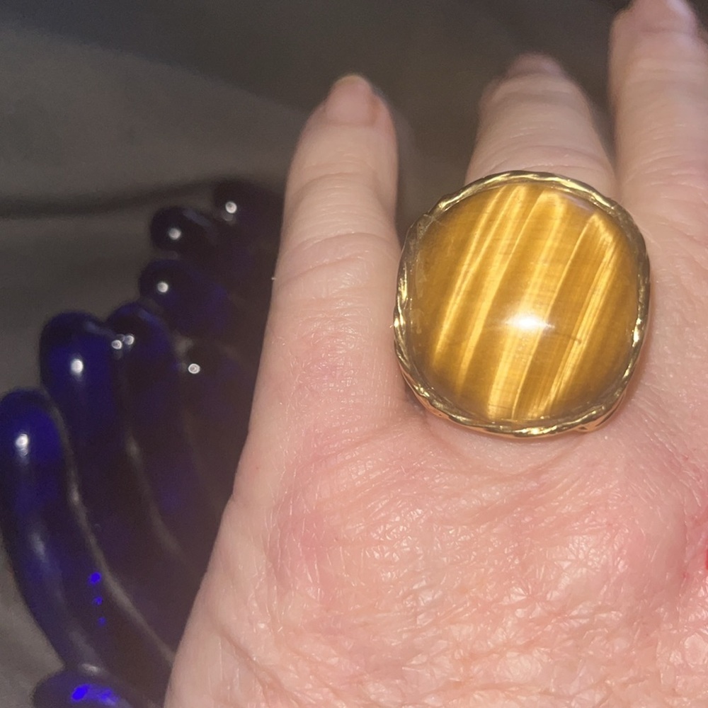 Large seta Tiger eye ring